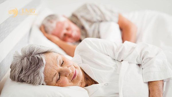 Cách ngủ ngon cho người già 1